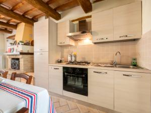 Η κουζίνα ή μικρή κουζίνα στο Holiday Home Green Wellness House by Interhome