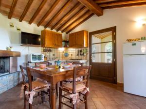 Η κουζίνα ή μικρή κουζίνα στο Holiday Home Elisa by Interhome +21 φωτογραφίες