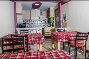 Restoran või mõni muu söögikoht majutusasutuses Kimana Omega Safari Lodge