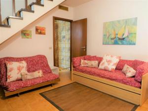 O zonă de relaxare la Holiday Home Barracuda by Interhome