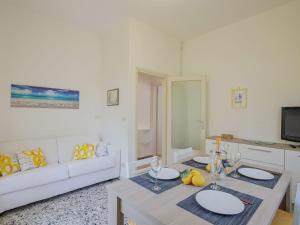 A television and/or entertainment centre at Holiday Home Manuela by Interhome