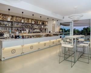 Ο χώρος του lounge ή του μπαρ στο Montepetrosu Charming House