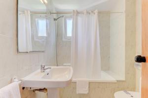Kúpeľňa v ubytovaní Apartamentos Llevant