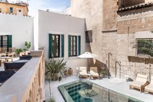 Bazén v ubytovaní Concepcio by Nobis, Palma, a Member of Design Hotels alebo v jeho blízkosti