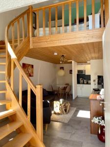 Kuchyň nebo kuchyňský kout v ubytování Naturstammhaus und Appartements Zum Brockenbaecker