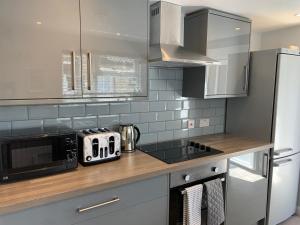 a kitchen with a counter top with a microwave at Eclipse Apartment No 3 in Newmarket