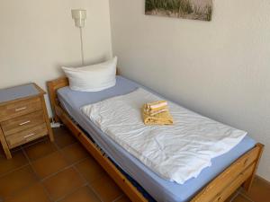 Een bed of bedden in een kamer bij Frisiastraße 21