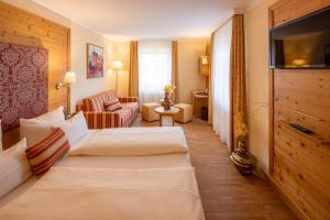 Postel nebo postele na pokoji v ubytování Hotel Schlosskrone