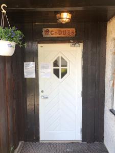 a white door with a dont sign above it at Haglebu Turistheim in Haglebu