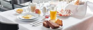Makanan di atau berdekatan hotel