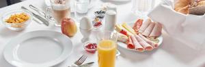 Makanan di atau berdekatan hotel