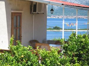 Foto dalla galleria di Apartments Ante a Lumbarda (Lombarda) Altre 46 foto