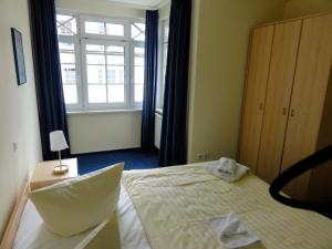 Ein Bett oder Betten in einem Zimmer der Unterkunft Villa Sanddorn