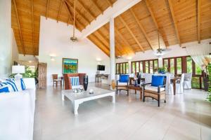 Afbeelding uit fotogalerij van Los Lagos 19- Golf and Lake View 5-Bedroom Villa in La Romana