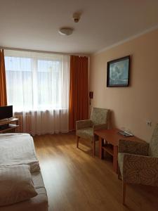 A seating area at Hotel Słupsk