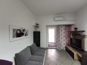 a living room with a couch and a television at More in Malinska