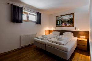 a bedroom with a bed and a picture on the wall at Appartement Kaprun Haus Rudolf in Kaprun