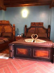 מיטה או מיטות בחדר ב-Gibbon Lodge