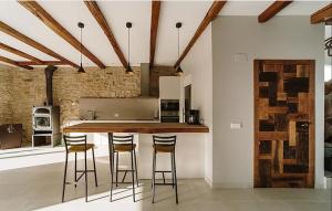 A kitchen or kitchenette at CASA SARTZALETA-Navarra-España