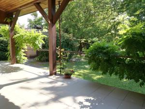 Vonkajšia záhrada v ubytovaní Holiday House Retro