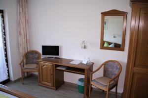 TV a/nebo společenská místnost v ubytování Hotel Waldschlösschen