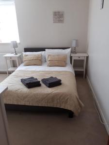 a bedroom with a bed with two towels on it at Aberdeen Quiet City Apartment, Ferryhill in Aberdeen