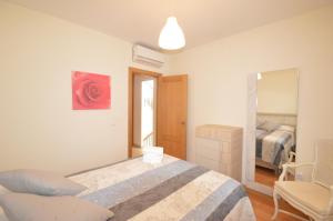 A bed or beds in a room at Casa Liss Még 29 kép