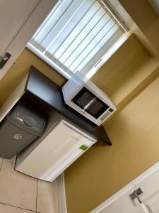 a kitchen with a microwave and a window at Rain Hill Cottage - Sleeps 4 Parking & Pets Ok in Louth