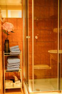 Koupelna v ubytování Õhtu Põik 2 City Center basement Apartment + 22 fotografií