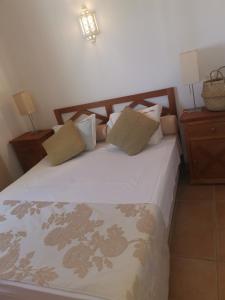 Кровать или кровати в номере Algarent Quinta Velha Jolie 125 Cabanas de Tavira