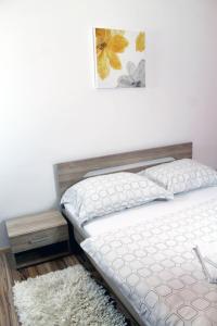 Posteľ alebo postele v izbe v ubytovaní Guest House Vila Pod Lesom