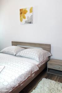 Posteľ alebo postele v izbe v ubytovaní Guest House Vila Pod Lesom