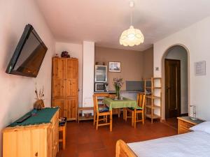 a bedroom with a bed and a dining room with a table at Gästehaus Pointner in Gars am Kamp