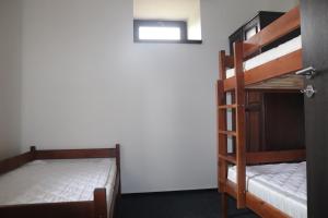 a bedroom with two bunk beds and a window at apartmány Kynast in Albrechtice v Jizerských horách