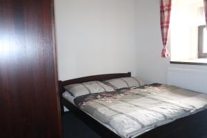 Postel nebo postele na pokoji v ubytování apartmány Kynast