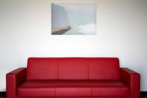 A seating area at Cloud 9 - Apartment with stunning lake view