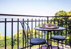 A balcony or terrace at Cloud 9 - Apartment with stunning lake view