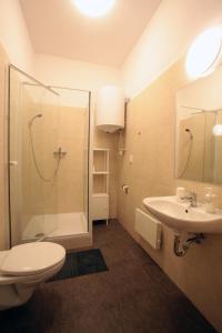 Koupelna v ubytování Penzion - Apartments Pod Javořicí