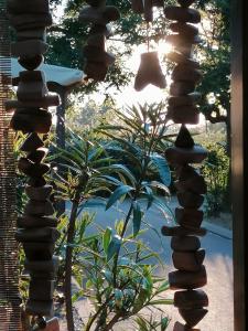 a window with a bunch of rocks on it at Mobil-Home Cosy Climatisé 3 chambres in Vic-la-Gardiole