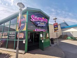 Gallery image of 3 Bed Caravan - Sleeps 8 - Parking - Wifi in Porthcawl