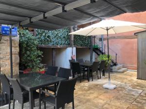 Patio nebo venkovní prostory v ubytování Auberge du Renard'eau
