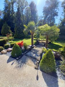 Ein Garten an der Unterkunft chambres et gites d'étretat