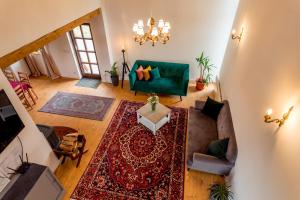 an overhead view of a living room with a green couch at Wooden Barn in Zăbala