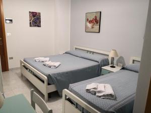 Postel nebo postele na pokoji v ubytování Palia's Hotel