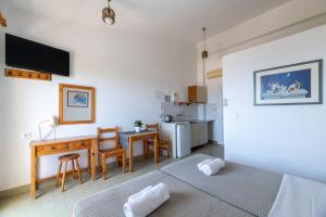 Kuchyň nebo kuchyňský kout v ubytování Pefkos View Apartments