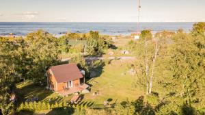 an aerial view of a house and the ocean at Prangli Valgekivi in Kelnase