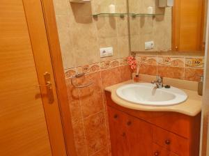 a bathroom with a sink and a mirror at A Casiña do Patio in Quiroga +32 photos