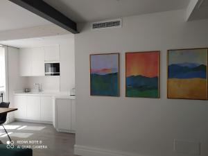 Telewizja i/lub zestaw kina domowego w obiekcie Apartamentos Pontedeume Riadoeume