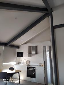 Kuchnia lub aneks kuchenny w obiekcie Apartamentos Pontedeume Riadoeume