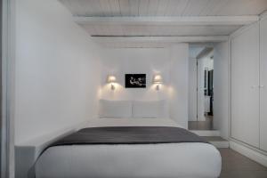 Rúm í herbergi á Anema Boutique Hotel & Villas Santorini